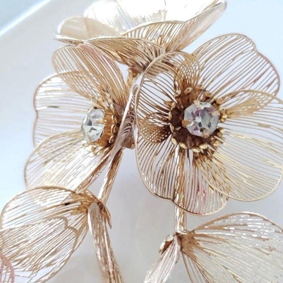 ✨Zara Gold Cascading Flower Necklace - Picture 3 of 7